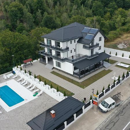 Casa De Vacanta Larisa Novaci-Straini Luaran gambar