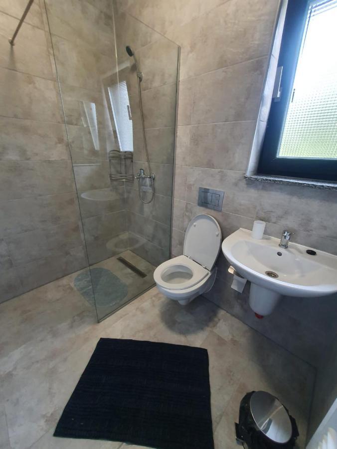 Casa De Vacanta Larisa Novaci-Straini Luaran gambar
