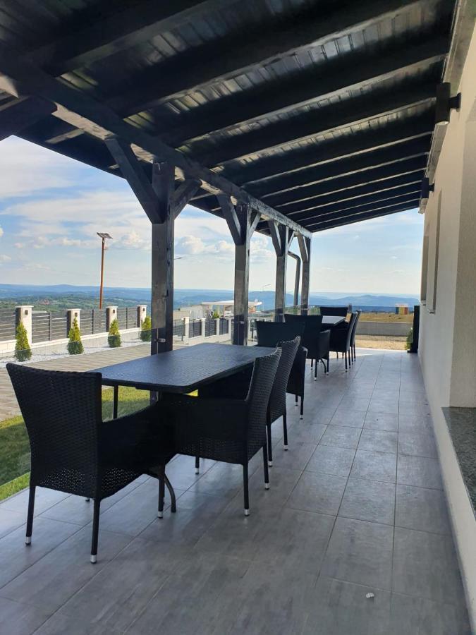 Casa De Vacanta Larisa Novaci-Straini Luaran gambar