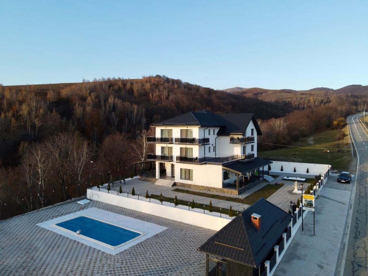 Casa De Vacanta Larisa Novaci-Straini Luaran gambar