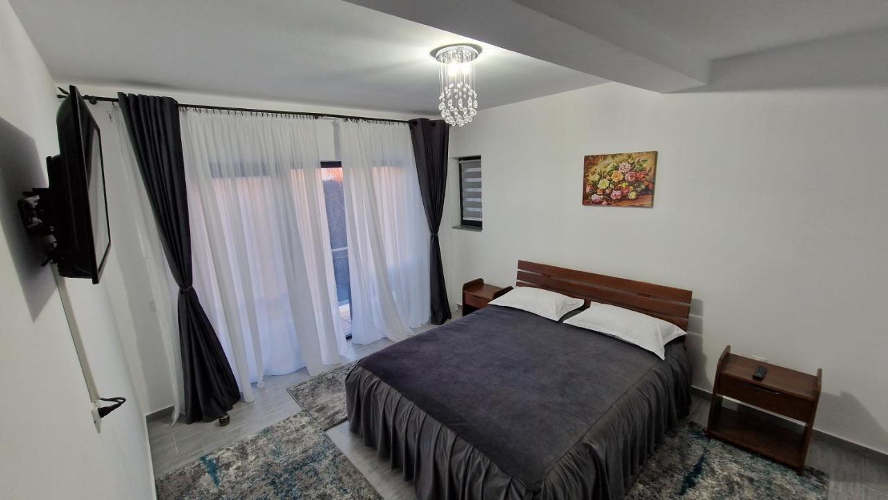 Casa De Vacanta Larisa Novaci-Straini Luaran gambar