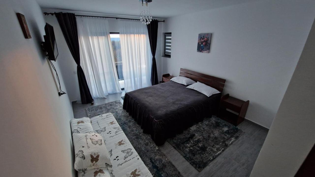 Casa De Vacanta Larisa Novaci-Straini Luaran gambar