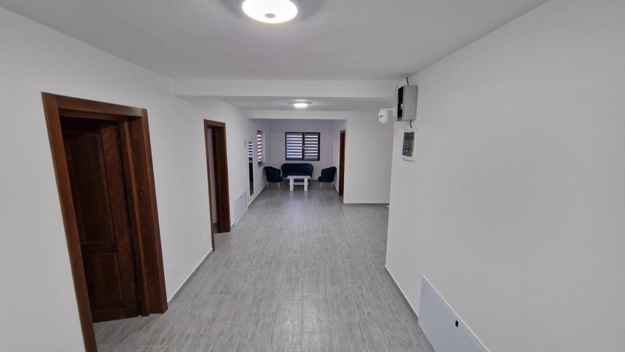 Casa De Vacanta Larisa Novaci-Straini Luaran gambar