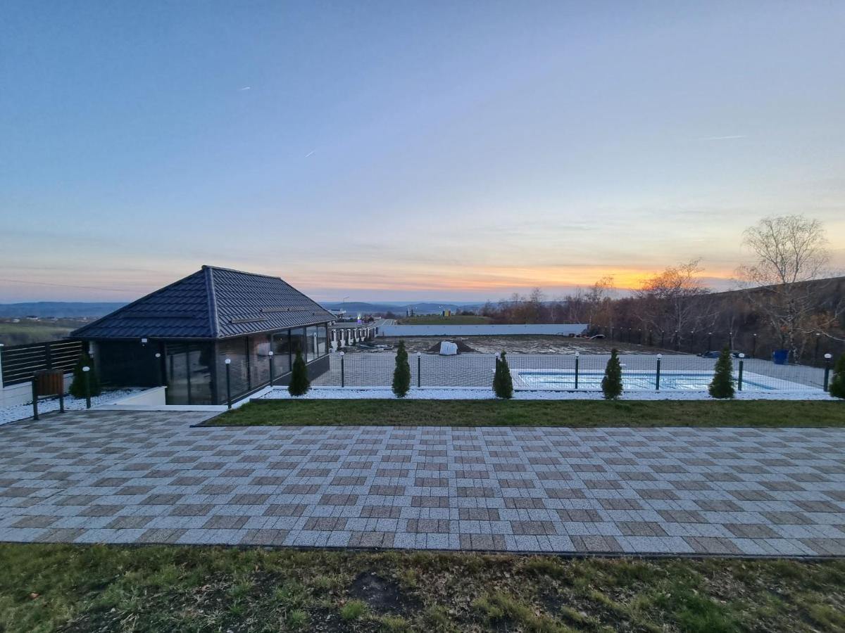 Casa De Vacanta Larisa Novaci-Straini Luaran gambar