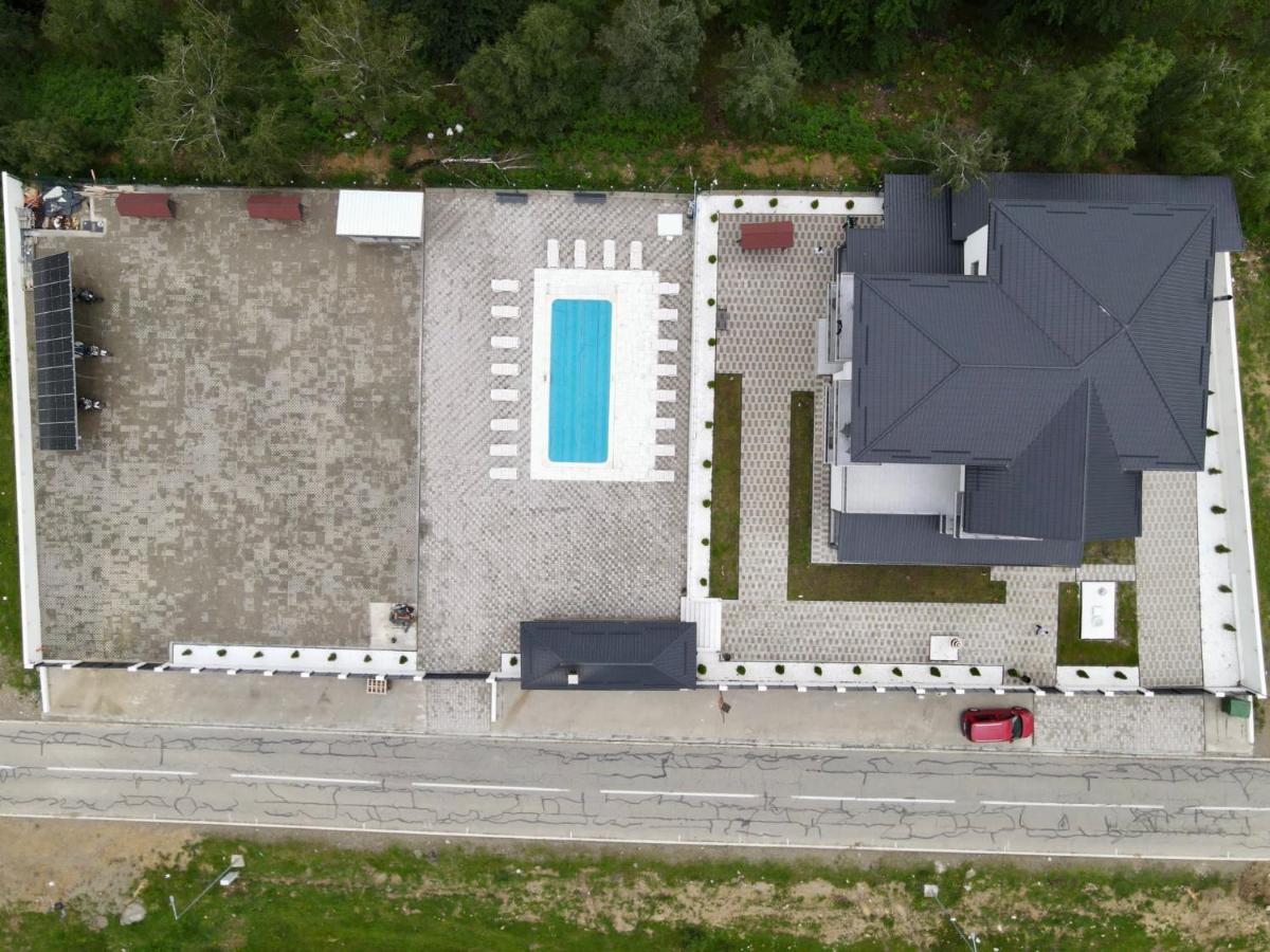 Casa De Vacanta Larisa Novaci-Straini Luaran gambar