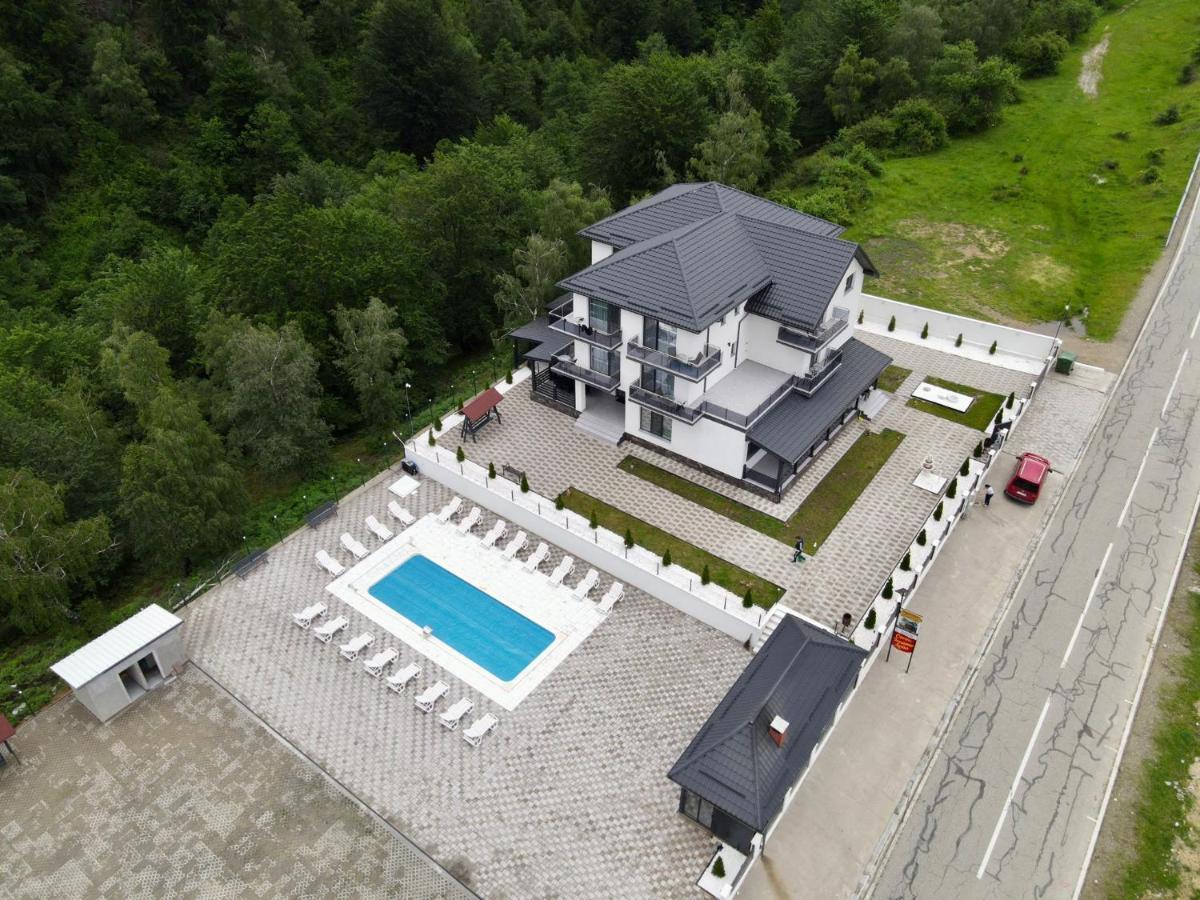 Casa De Vacanta Larisa Novaci-Straini Luaran gambar