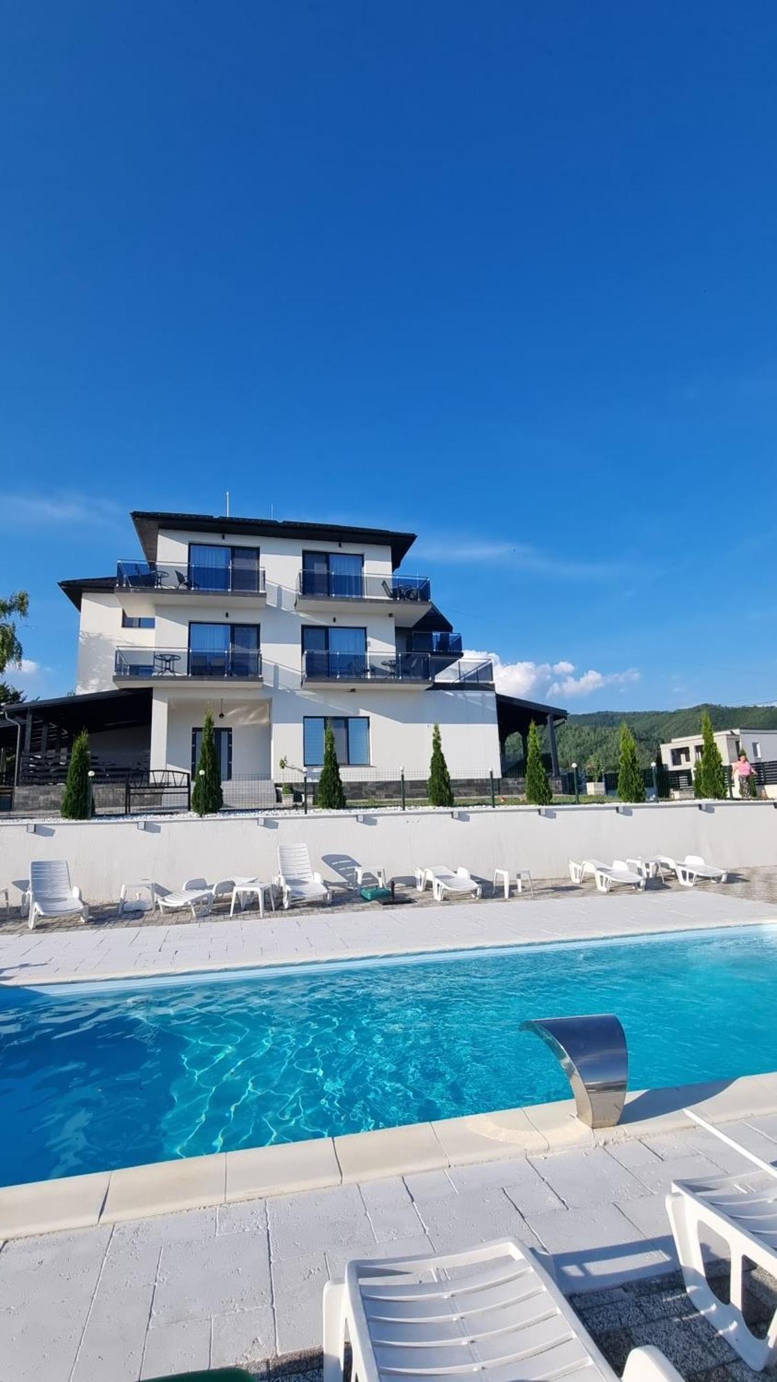 Casa De Vacanta Larisa Novaci-Straini Luaran gambar