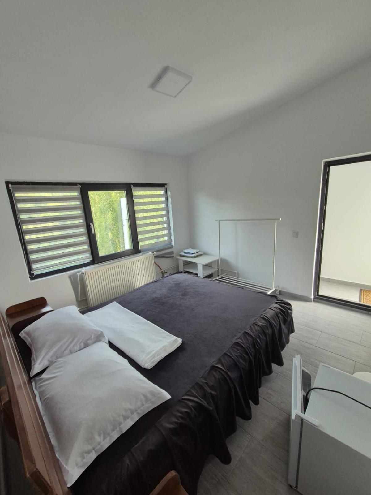 Casa De Vacanta Larisa Novaci-Straini Luaran gambar